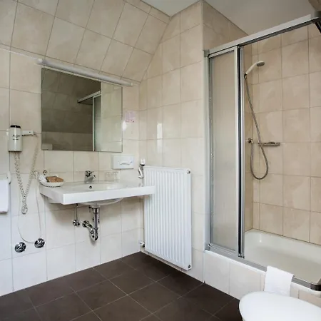 מלון Parkhotel By Hackmann 3*